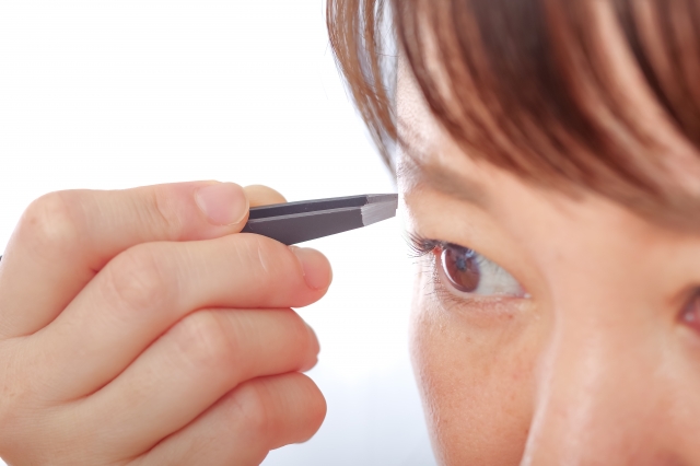 そもそも眉毛が薄くなる4つの原因